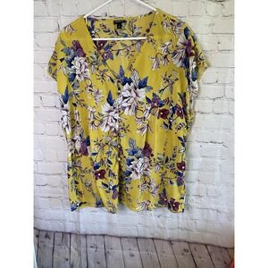 Torrid Women's Yellow Floral V-Neck Tunic with Buttons‎ Size 1